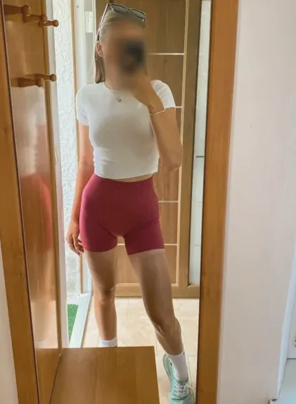 Alena, 27
