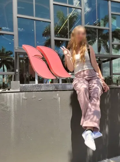 Amina, 29