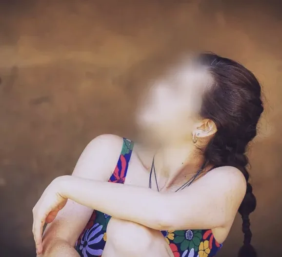 Bettina, 19