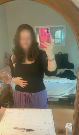 Claudia, 27