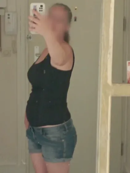 Mia, 36