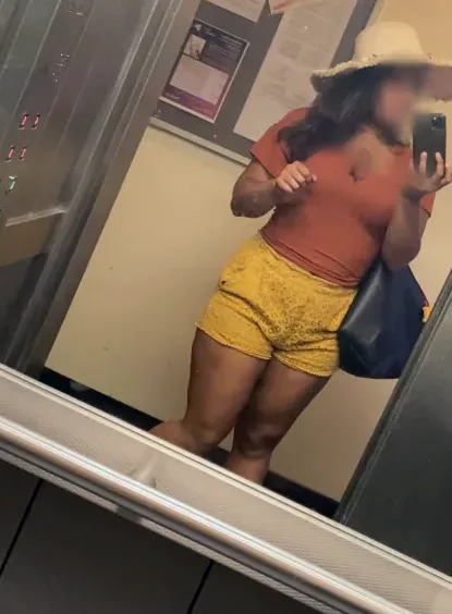 Nadine, 34