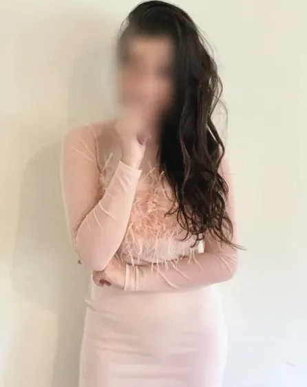 Simone, 28