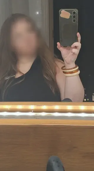 Sophie, 19