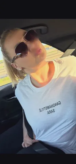 Valentina, 32